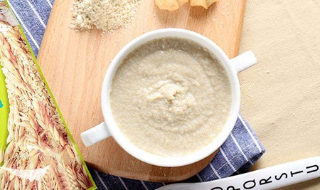 怎樣判斷寶寶是(shì)否做(zuò)好(hǎo)準備吃(chī)輔食了(le)？